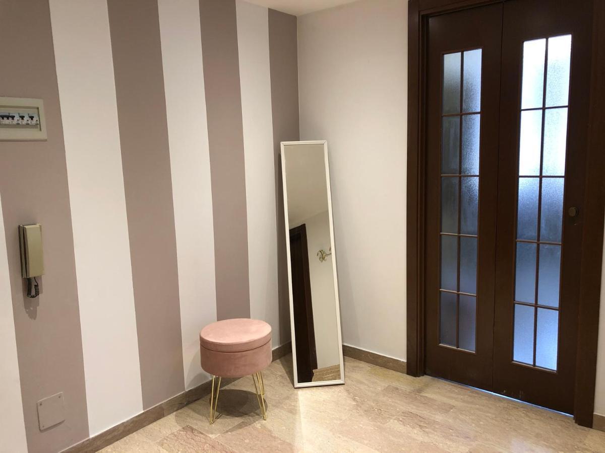 Ampio Bilocale A Leilighet Milano