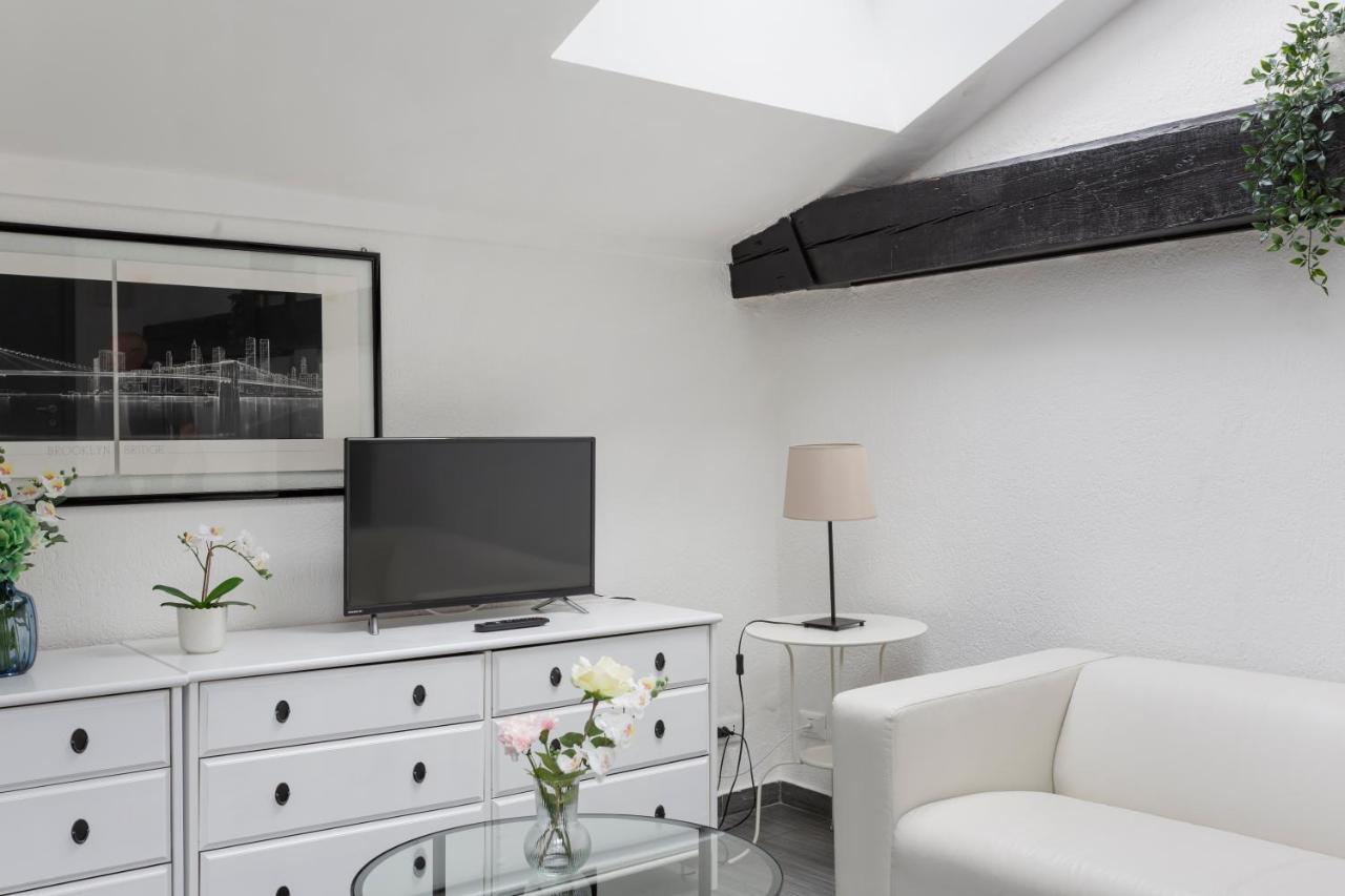2 Bedroom 2 Bathroom Apt - Duomo 1 *