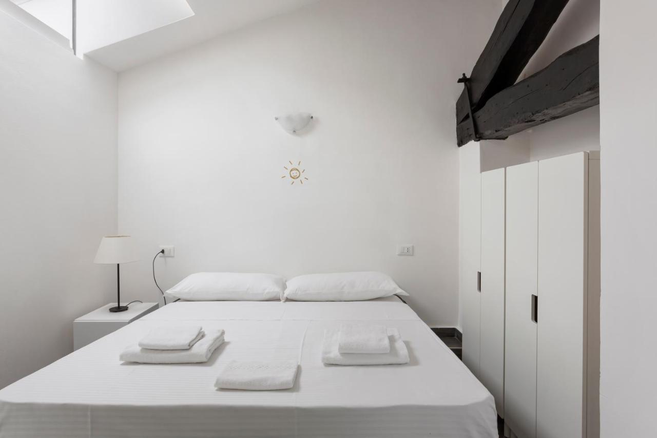 2 Bedroom 2 Bathroom Apt - Duomo 1 Apartment *