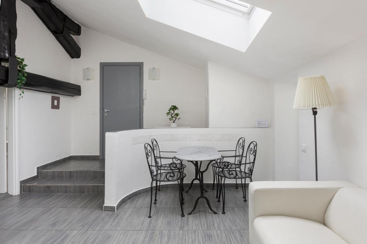 2 Bedroom 2 Bathroom Apt - Duomo 1 Apartment Mailand