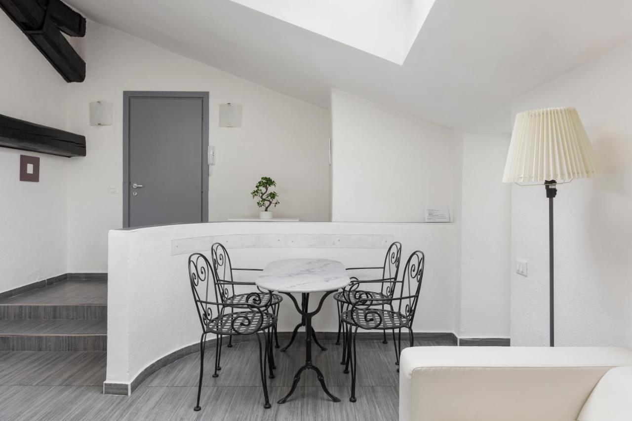 2 Bedroom 2 Bathroom Apt - Duomo 1 Apartment