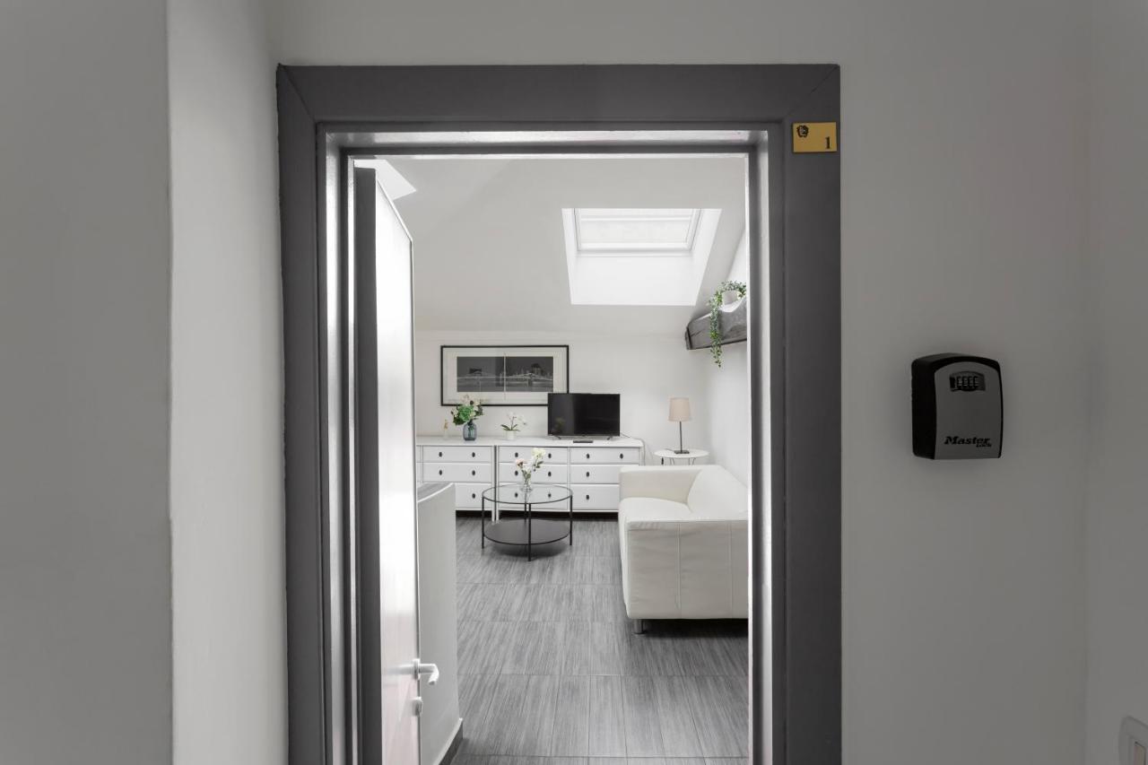 2 Bedroom 2 Bathroom Apt - Duomo 1 Apartment *