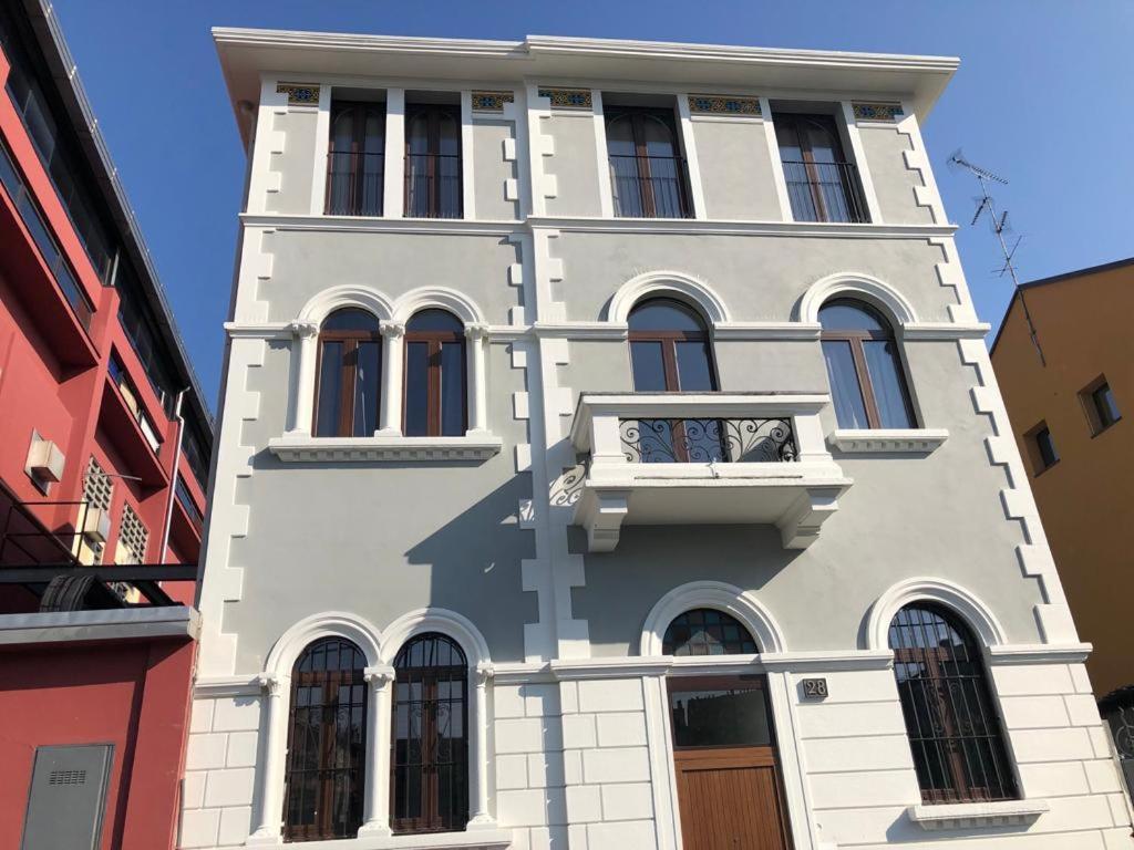 Villa Liberty In Zona Bovisa * Milano