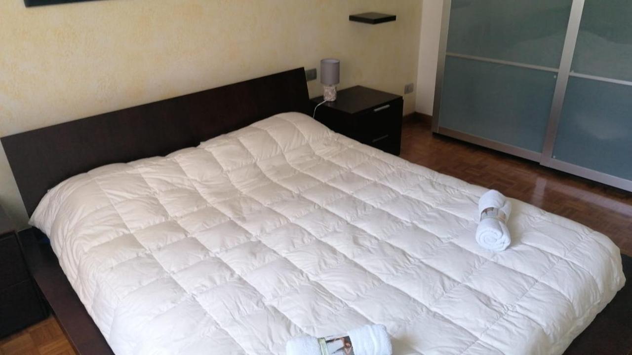 Apartment Impeccable 3 Bedroom House Up To 6 People 10 Minutes Away From Duomo Milan