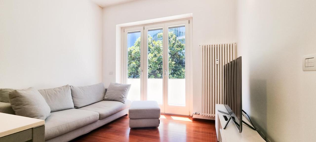 Joivy Superb Flat, 2 Balconies & Skyscrapers View Apartment Mailand