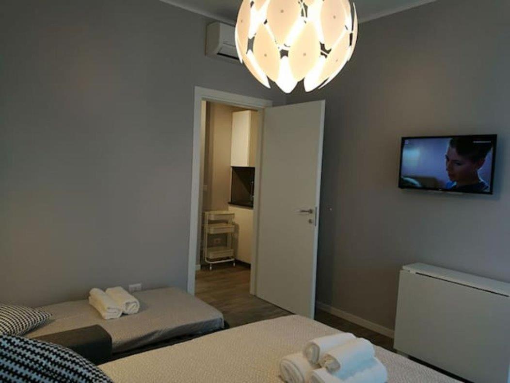 Appartamento Con Grande Terrazzo In Via Lomellina *