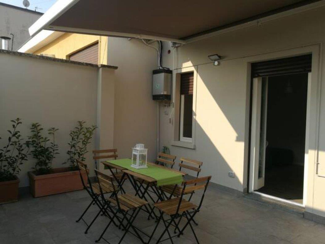 Con Grande Terrazzo In Via Lomellina Appartamento