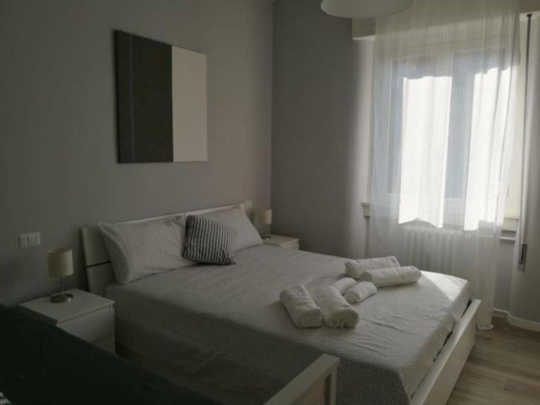 Con Grande Terrazzo In Via Lomellina Milano