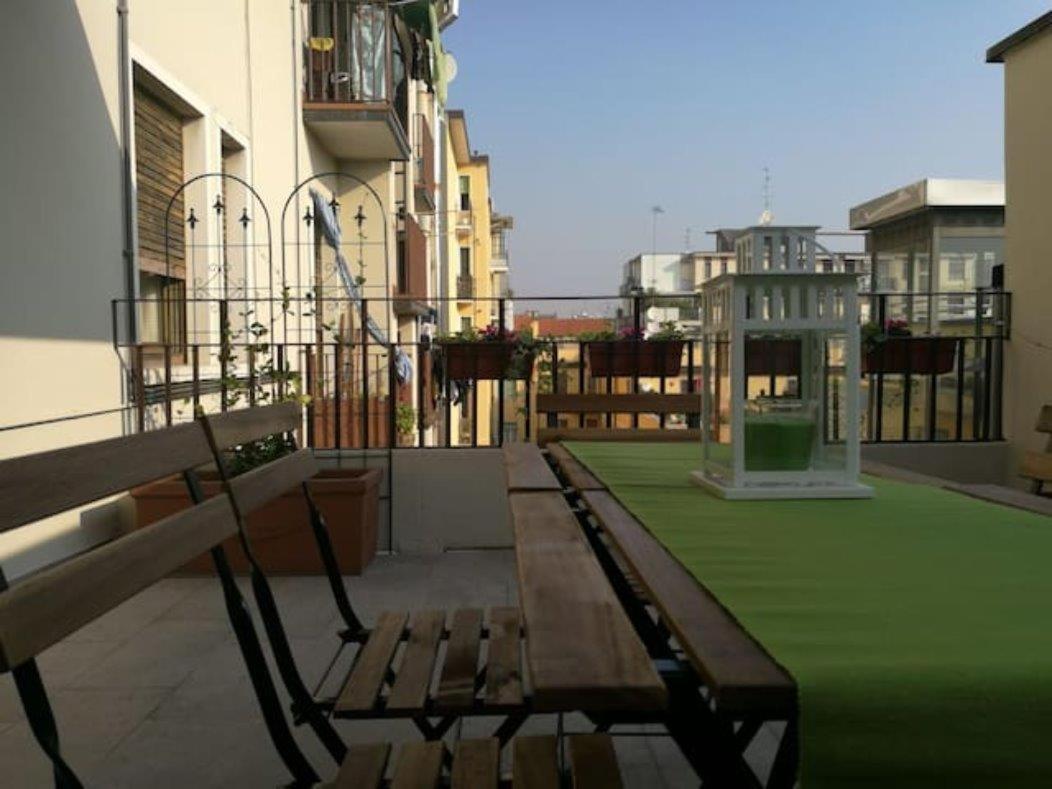 Con Grande Terrazzo In Via Lomellina Milano