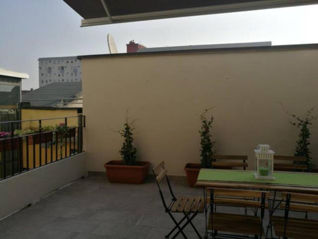 Appartamento Con Grande Terrazzo In Via Lomellina *
