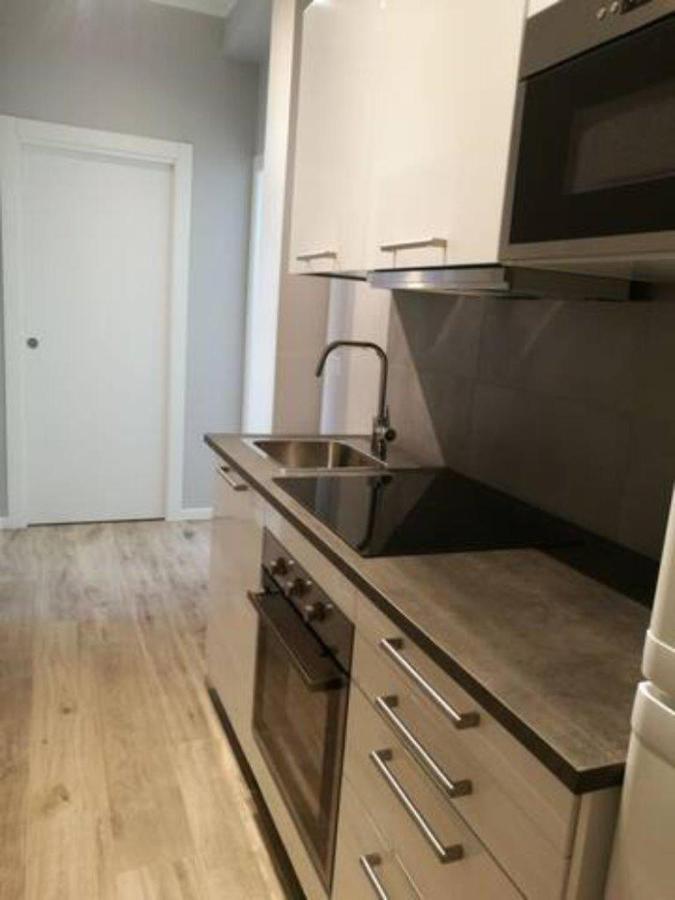 Con Grande Terrazzo In Via Lomellina Appartamento
