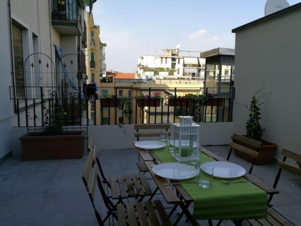 Con Grande Terrazzo In Via Lomellina