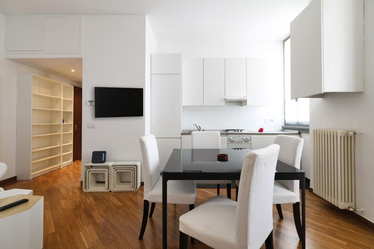 Charming San Babila Apt. Appartement Milaan