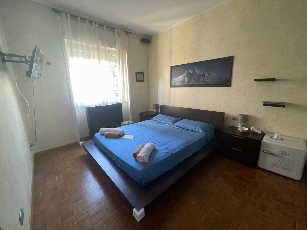 4 Bed In 7 Min Duomo Up To 6 Peop Appartement Milaan