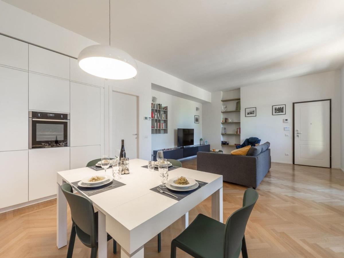The Best Rent - Spacious Three-bedroom With Terrace * Milano