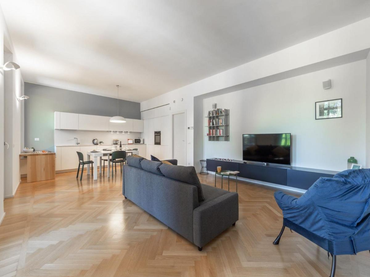 The Best Rent - Spacious Three-bedroom With Terrace Milano