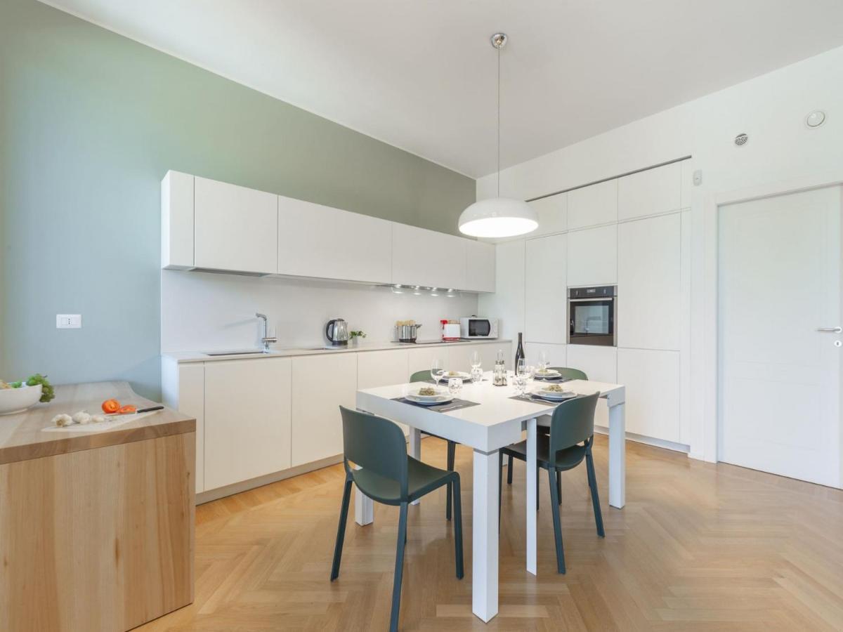 The Best Rent - Spacious Three-bedroom With Terrace Appartamento *