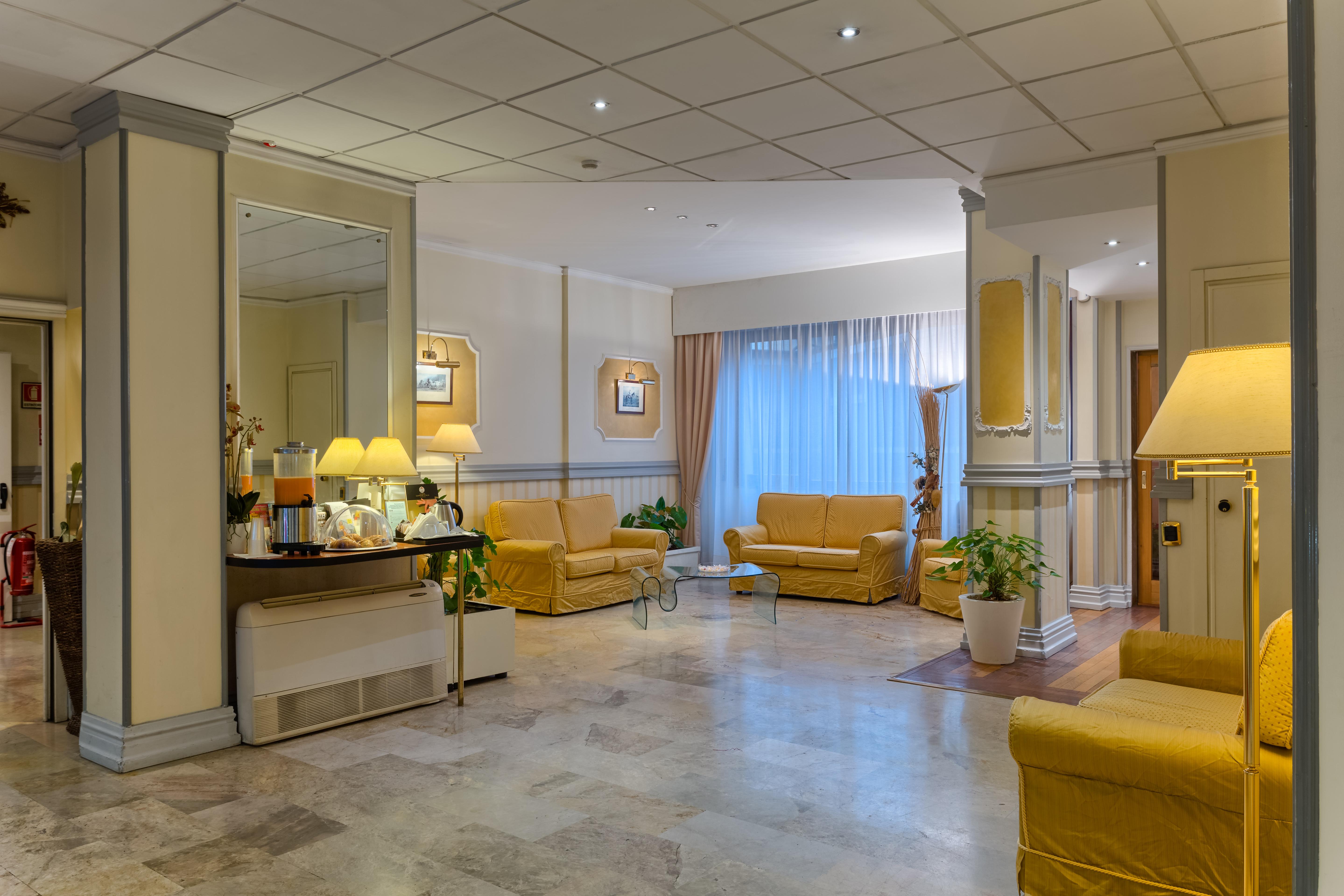 Agape Aa Hotell 4*