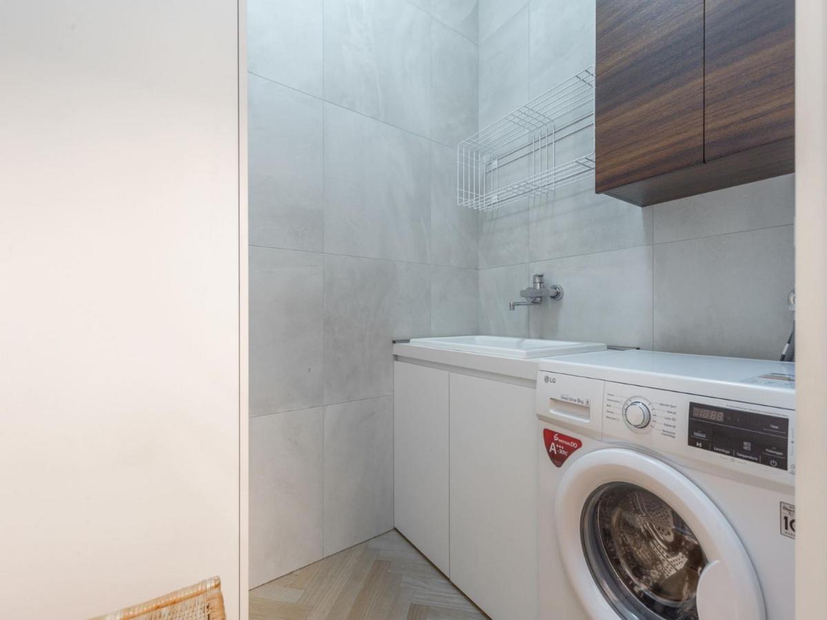 The Best Rent - Spacious Three-bedroom With Terrace *