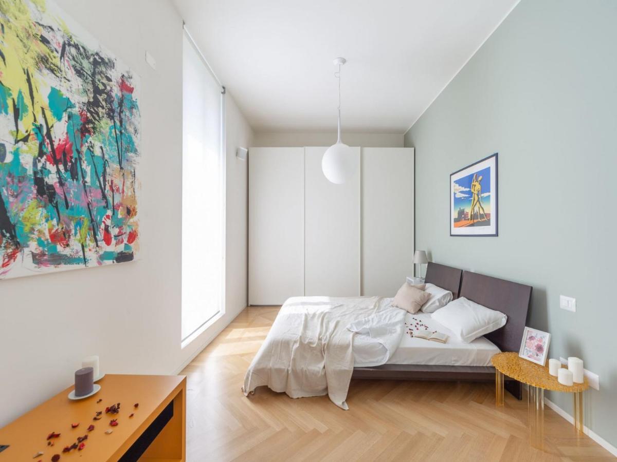The Best Rent - Spacious Three-bedroom With Terrace Apartment Mailand