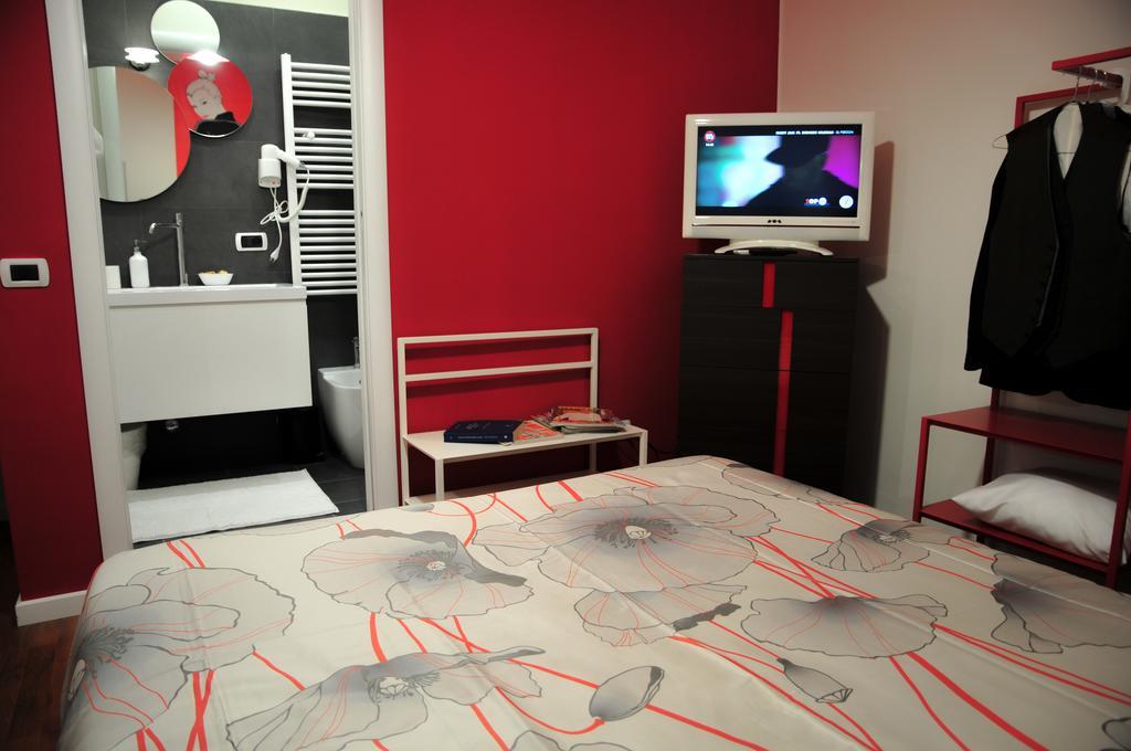 Eva & Diabolik's Secret Appartement