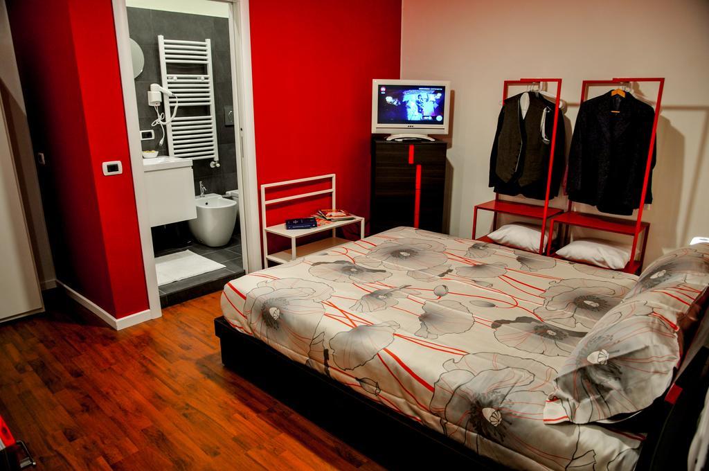 Eva & Diabolik's Secret Appartement *