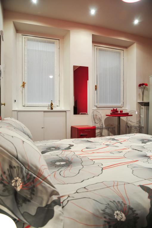 Eva & Diabolik's Secret Appartement Milaan