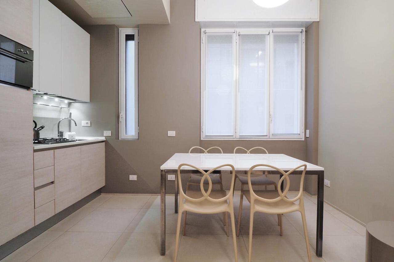 Contempora - Cavallotti 13 - B32 * Milan