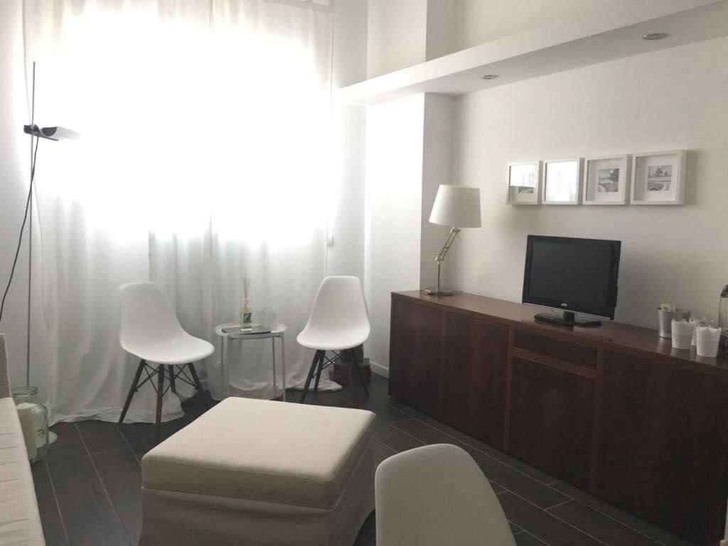 Quiet And Comfortable In Porta Romana Milaan