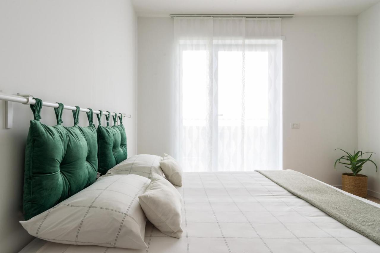 Joivy Uptown Flats With Balcony, Good Connection To Centre *