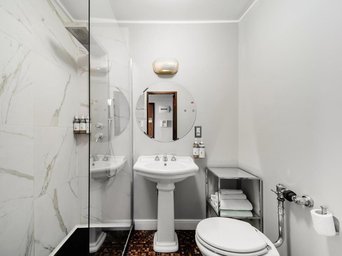 Adore Aparthotel