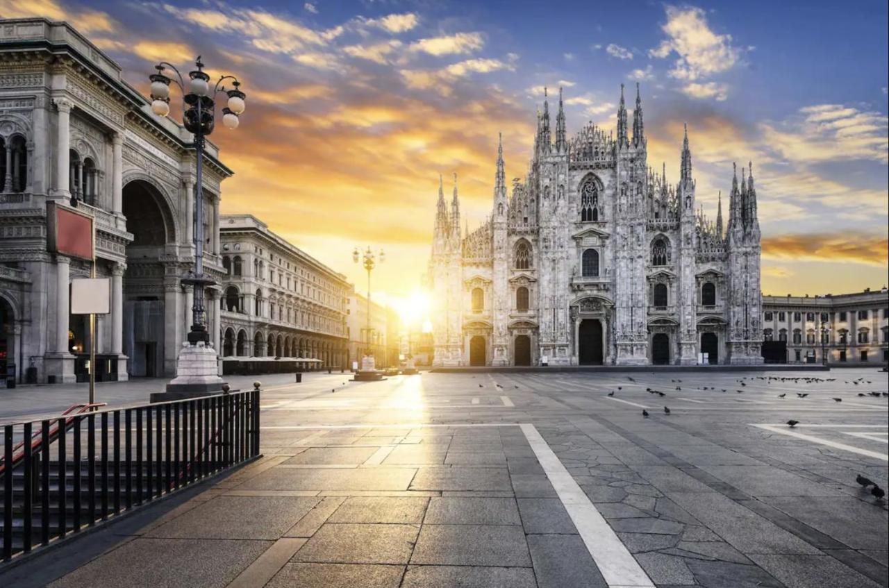 Leilighet Lussuoso Attico Con Garage Gratis Vicino Al Duomo E Allo Ieo