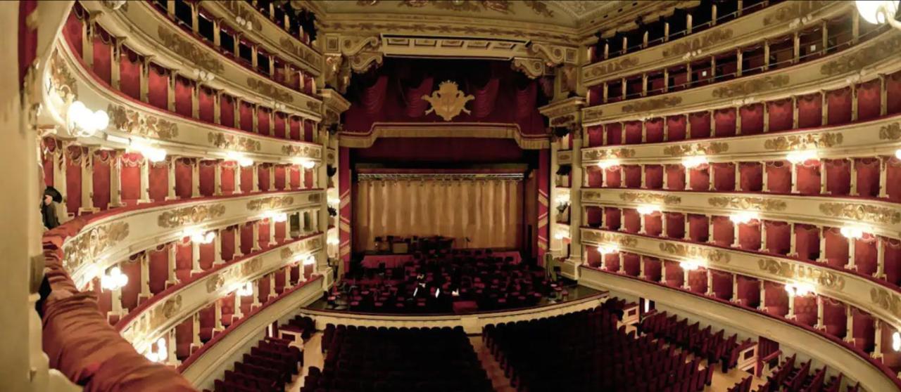 Lussuoso Attico Con Garage Gratis Vicino Al Duomo E Allo Ieo Leilighet Milano