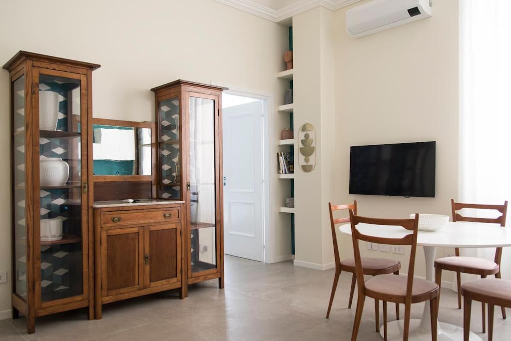 Apartment Youhosty - Napoli 4 *