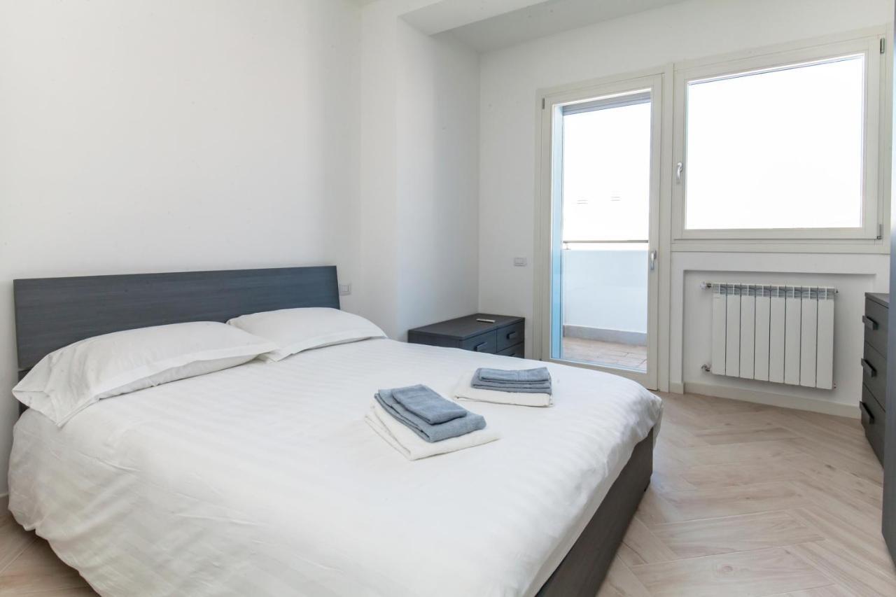 Apartment 12° Piano Torre Diamante - 67 *