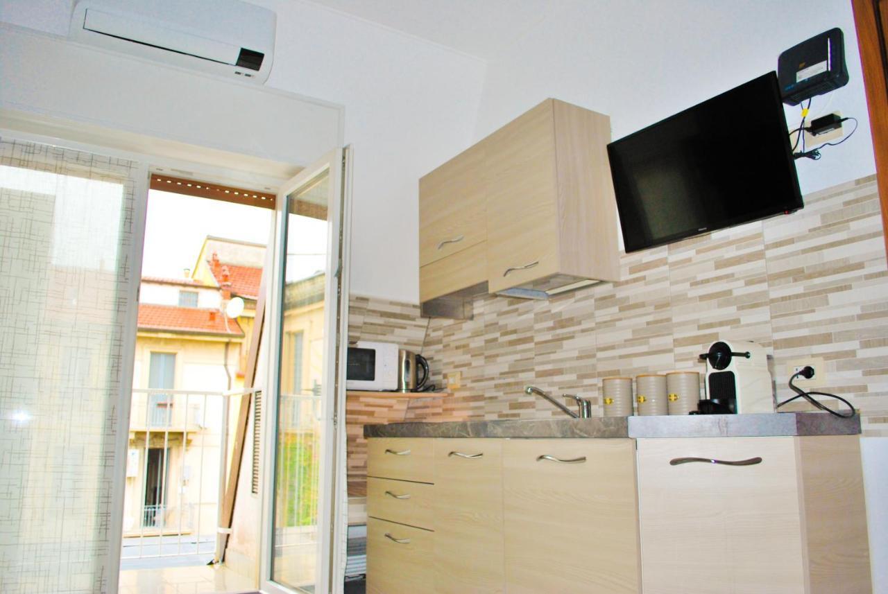 Shopping Street Apartment Mailand