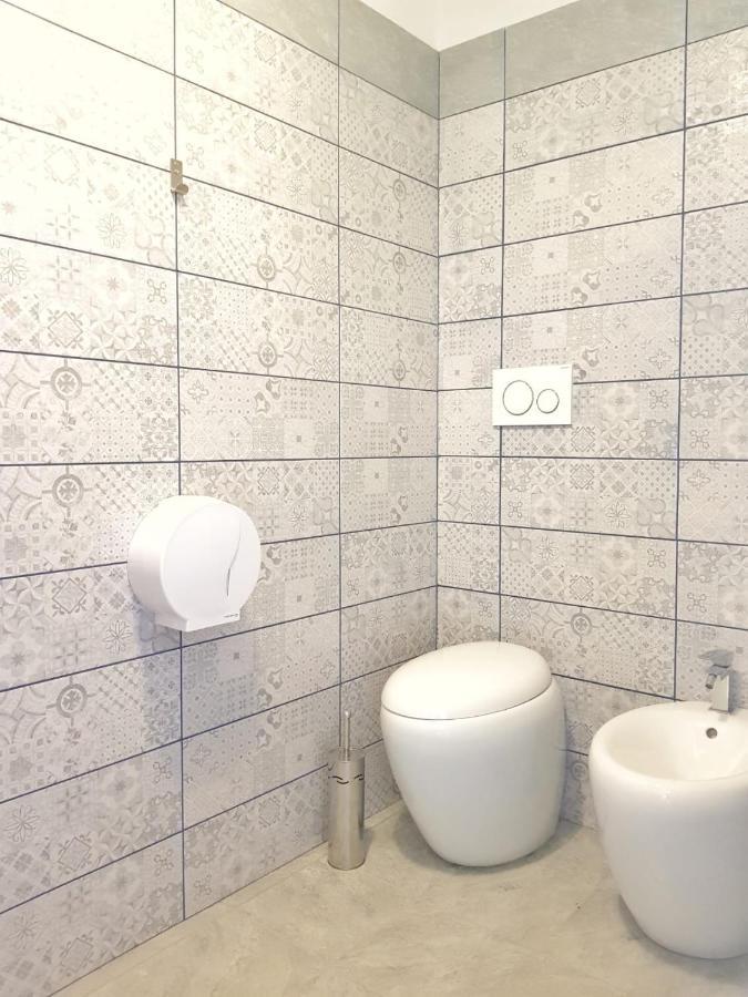 Zuretti 53 * Milano