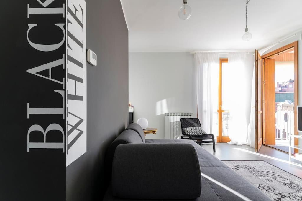 Apartment Black & White Flat In Naviglio/ Porta Genova *