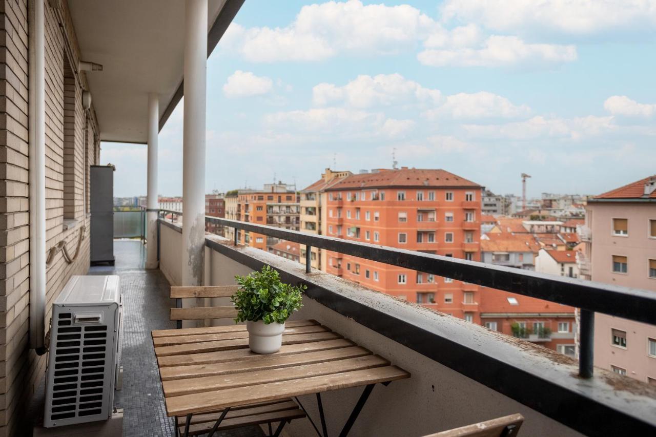 Free Parkinga Due Passi Da Navigli Con Balcone Milano