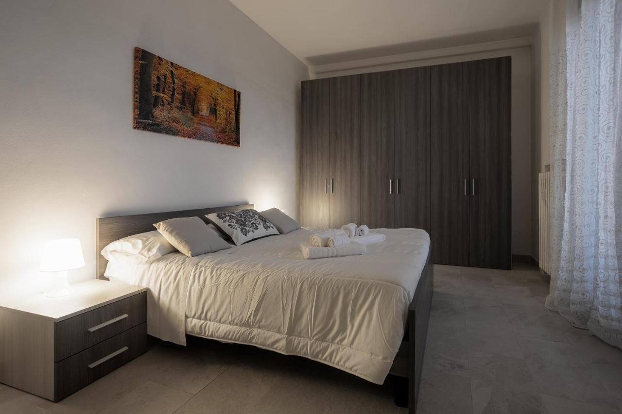 Free Parkinga Due Passi Da Navigli Con Balcone Milano