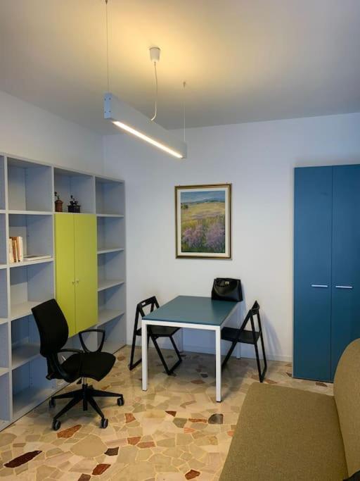 Appartement Cozy 1-room In Giambellino Milaan
