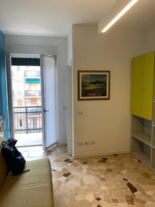 Cozy 1-room In Giambellino Milaan
