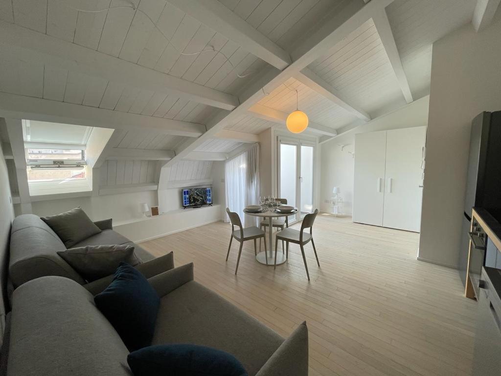 Imhome - Abruzzi Appartement Milaan
