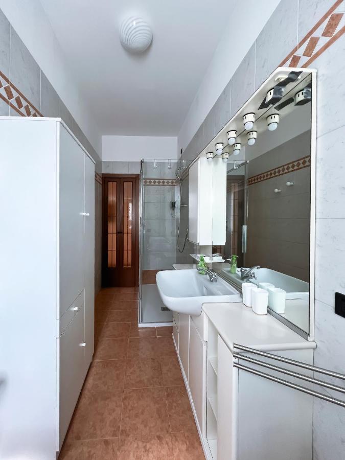 Amply Lit Harmony Via Brocchi * Milano