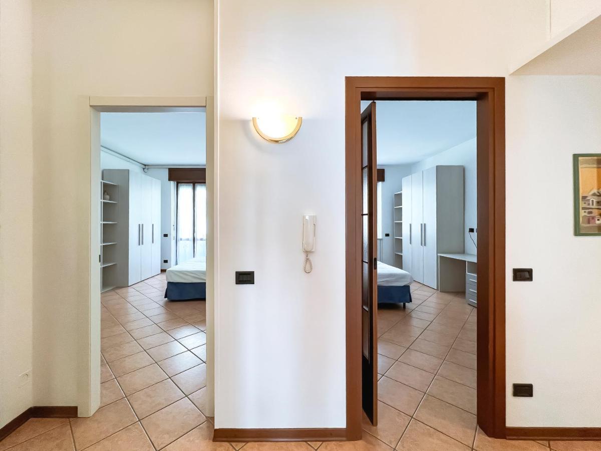 Amply Lit Harmony Via Brocchi Milano