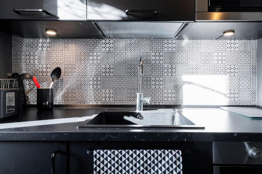 Black & White Flat In Naviglio/ Porta Genova Apartment *