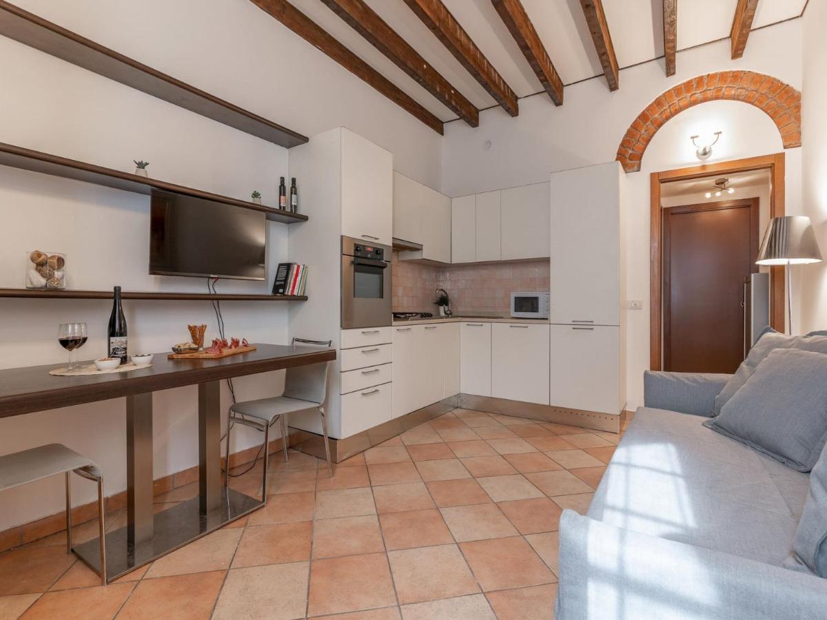 The Best Rent - Bright One Bedroom In Corso Lodi Area Apartment