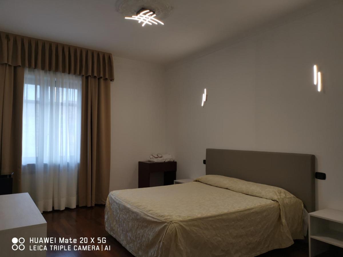 Station Group - Via Sammartini 15 Guest house *