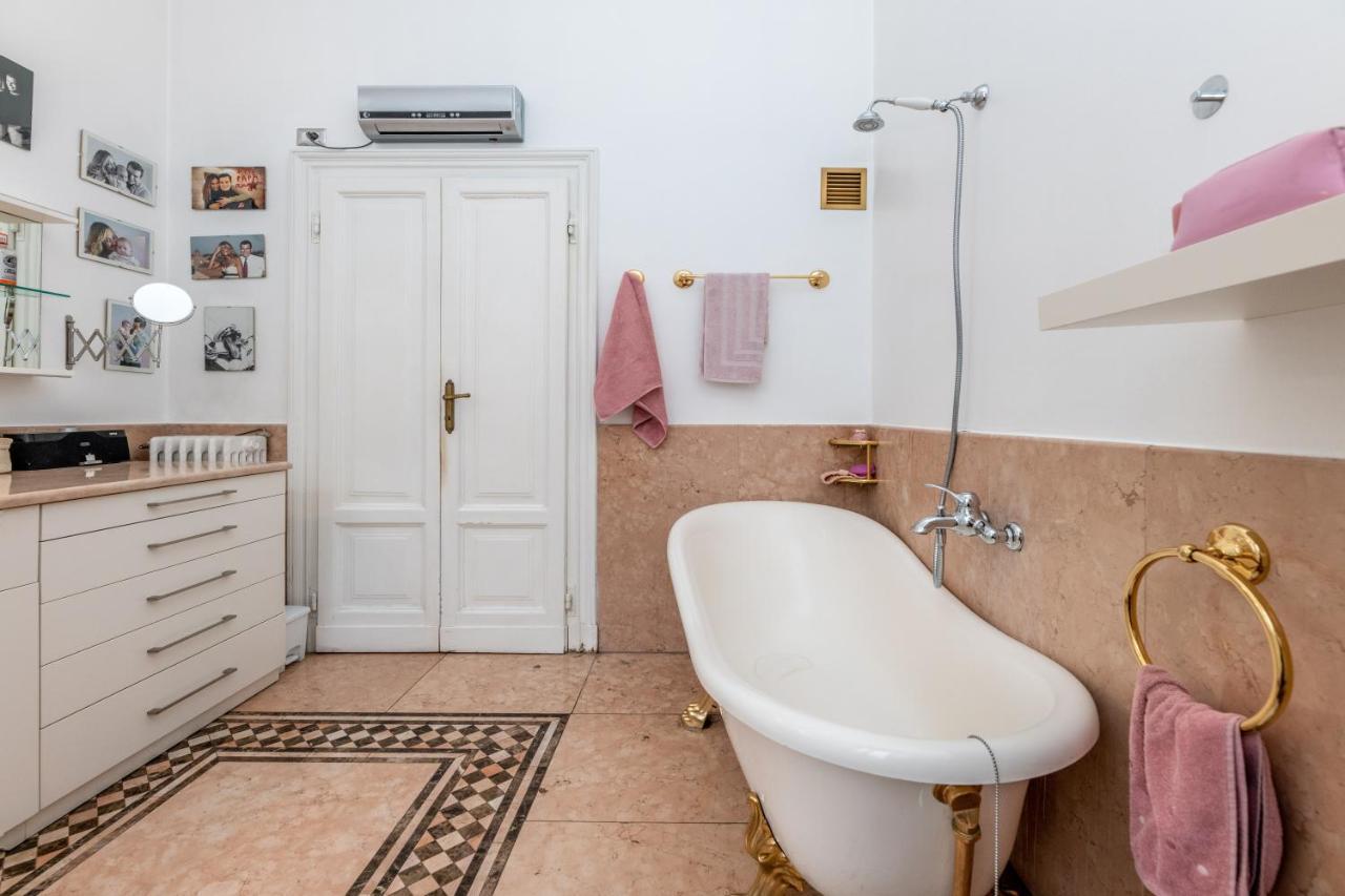Very In Cadorna Station Area! Excellent If Arrive From Malpensa Airport Milan