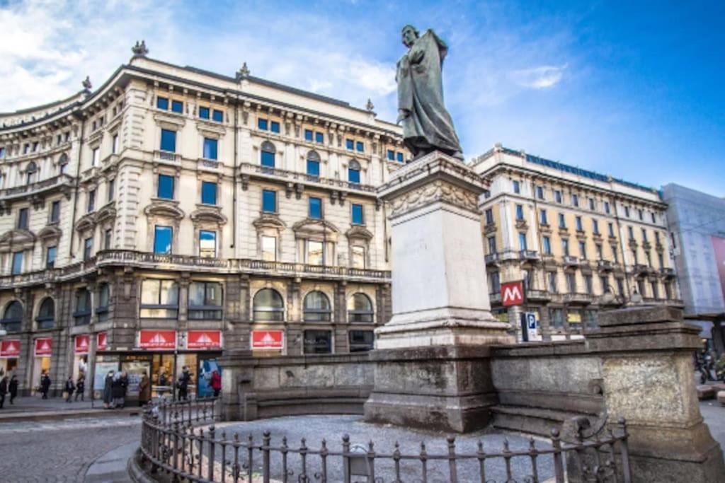 Piazza Duomo - Antico Dell'800 * Milano